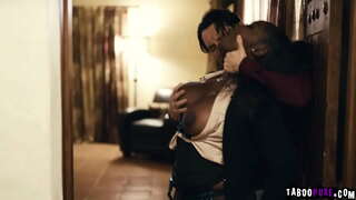 Perverz ügyfél azt akarja, hogy a szex szexi ingatlanügynök Osa Szép, majd megveszi a házat