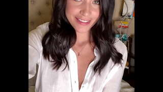 ���្រេចខណៈពេលរបស់នាងដ៏ល្អបំផុតមិត្តភក្តិធ្វើការដូចគ្នា