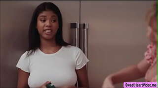 Llysferch Nia Nacci gwylio Dana DeArmond licks ei pussy gwlyb