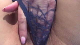 Pizda ei are nevoie de un penis in interior. Close-Up