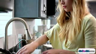 Big tits rubio ven casa cedo para os seus peitos pequenos gf e eles celebrar con sexo lésbico.Eles bico e o peituda bebé é marcos e facesits seu