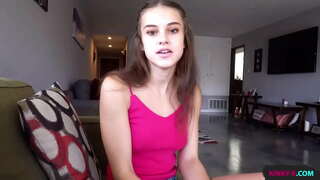 A miña media-irmá descubriu o seu mozo foi traizoando ela e queren volver a el, ela me pediu para transar con ela e deixar a sacar fotos de nós - Ellie Ídolo