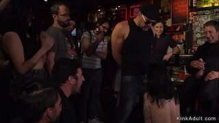 ���ዳዲስ ግምገማዎች brunette ባርያ በአንዳንድ ቡና ቤት እንዲተካ ስምዎ እና ስለጀመሩ cock