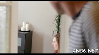 Elegantan шлюшка Niki dobro puše