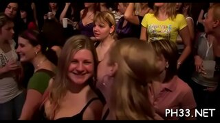 Harlots klykė ekstazėje nuo laukinių grupinis seksas su padavėjai Harlots klykė ekstazėje nuo laukinių grupinis seksas su padavėjai