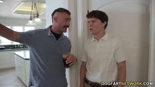 Petite Ma &#039; Chanel Iżda Ma Sess Bl-Abjad Kbar Tagħha